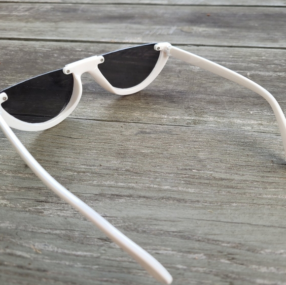 Retro white half moon sunglasses - Picture 4 of 5